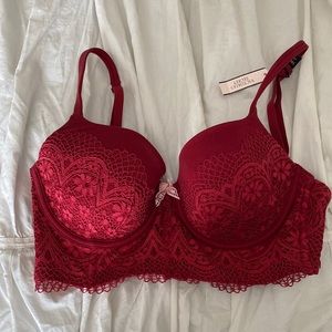 Victorias Secret 34-D red lace lined Demi bra
